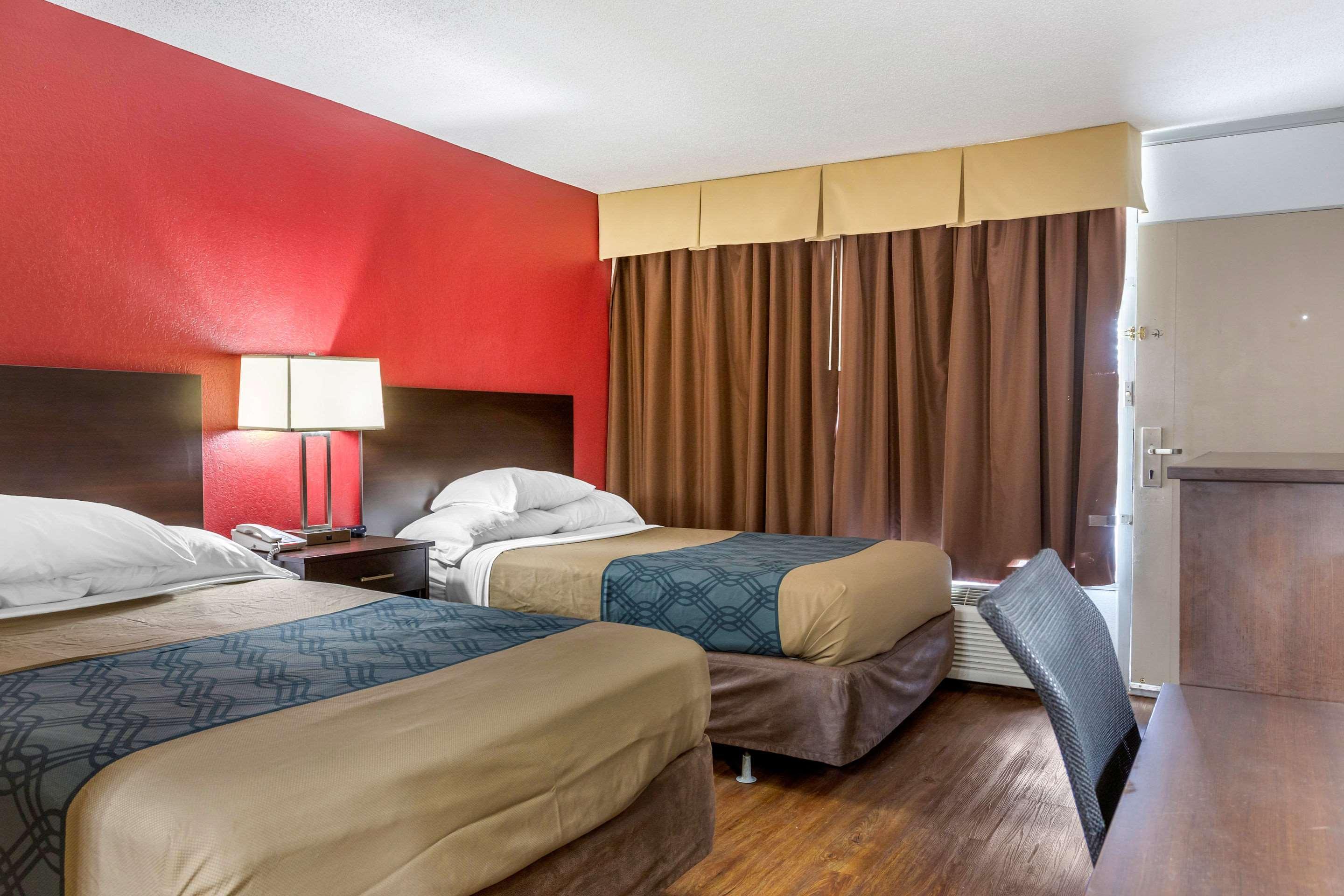 Econo Lodge Shorewood Zewnętrze zdjęcie