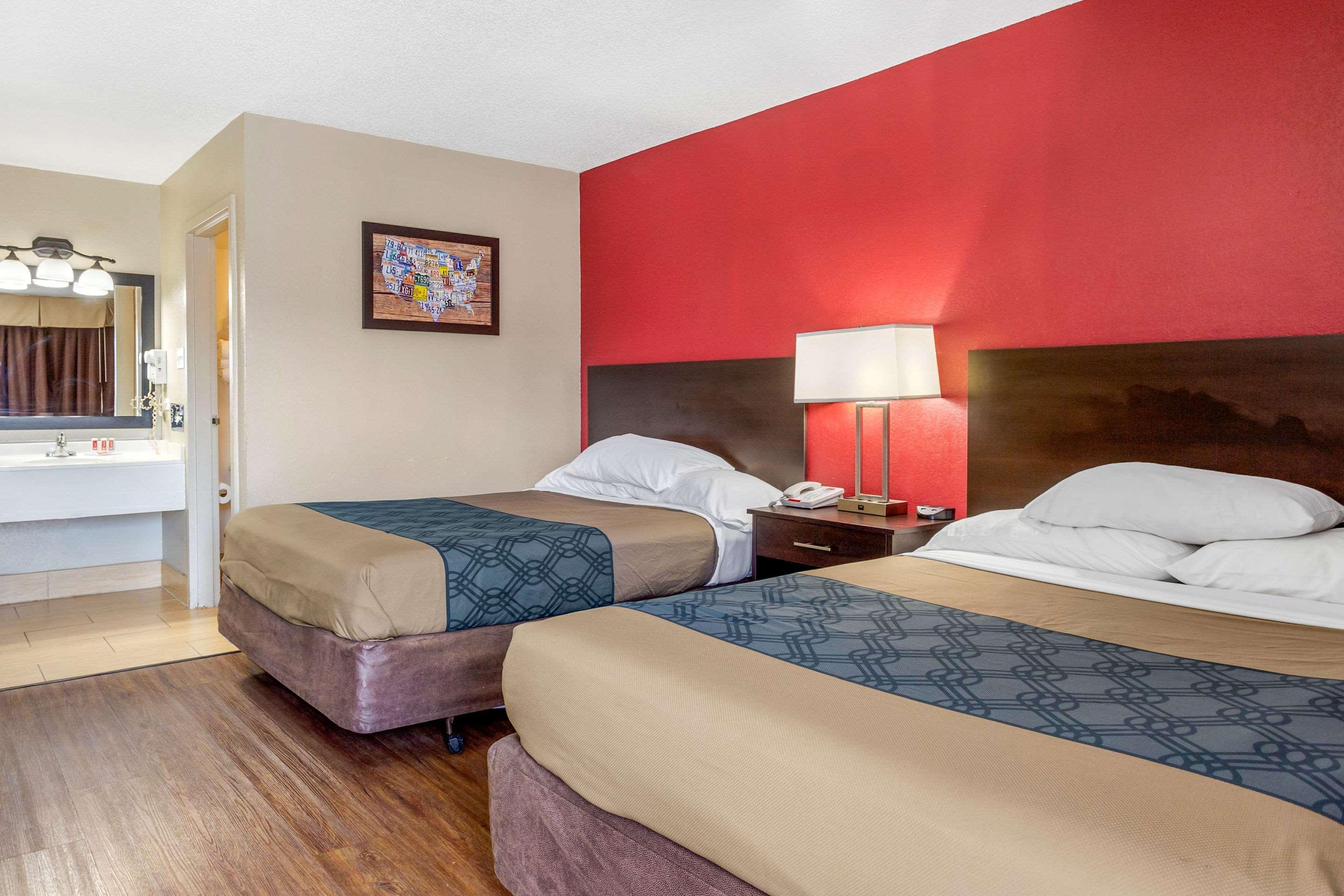 Econo Lodge Shorewood Zewnętrze zdjęcie